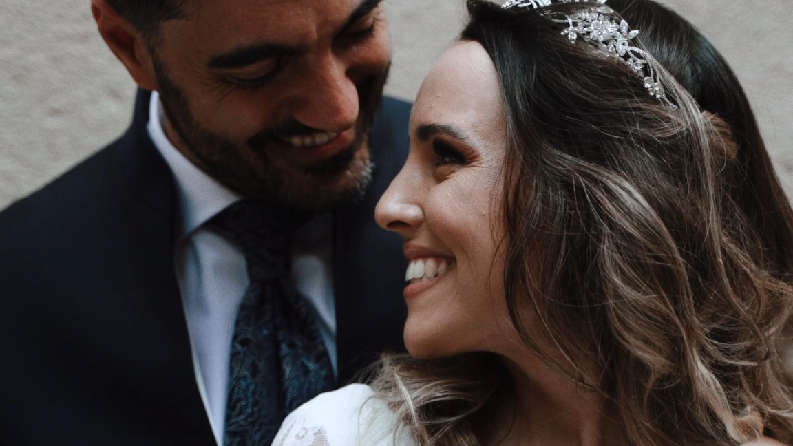 Retrato espontáneo de una pareja el día de su boda